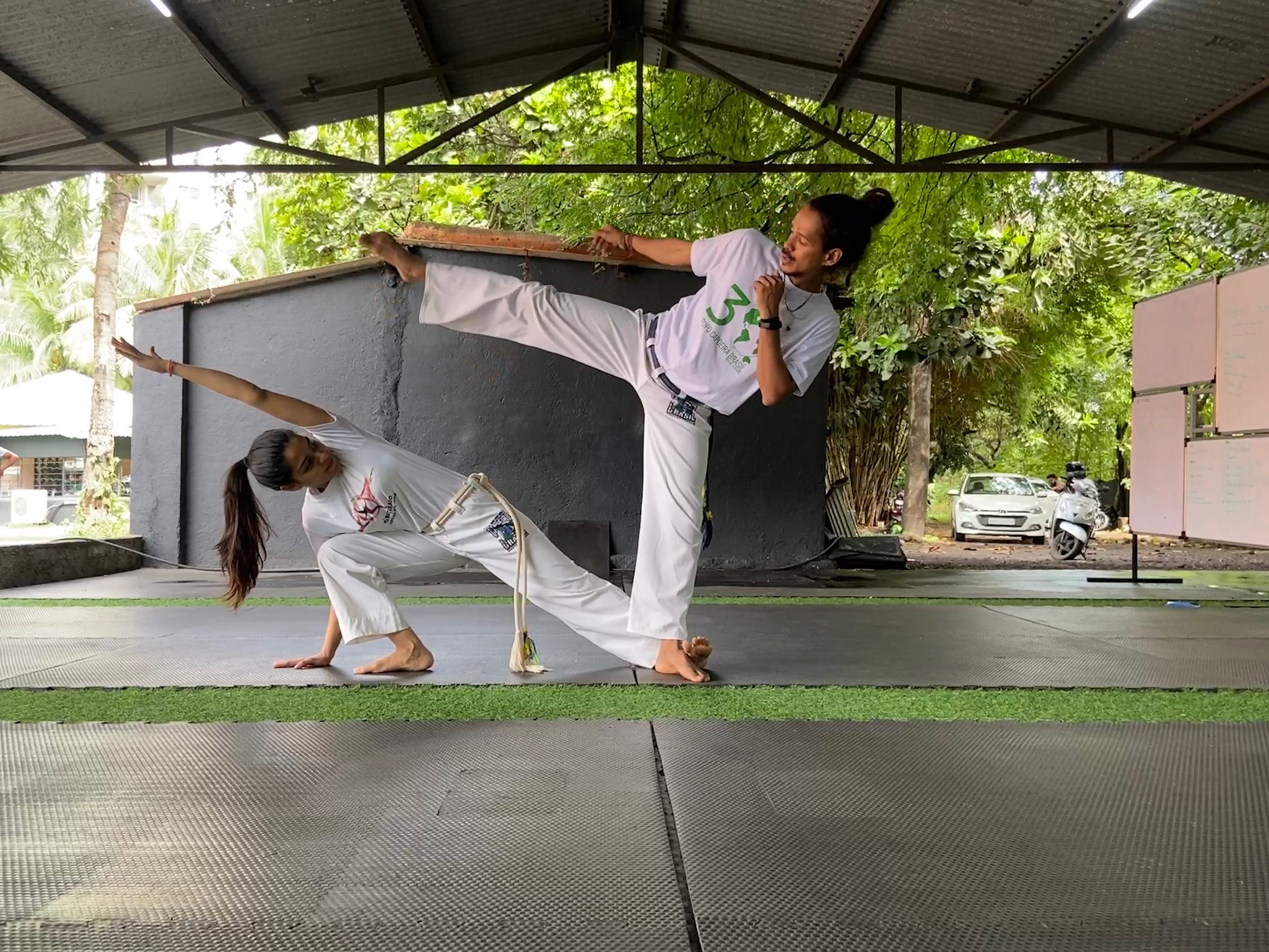 Capoeira gallery image - acrobatic move